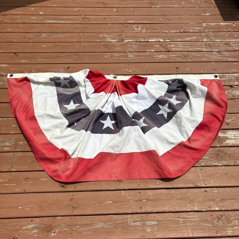Vintage Pleated Fan Flag Bunting Unisex 68x36 Red White Blue Patriotic Decor‎
